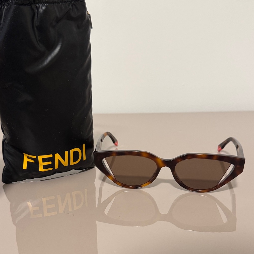 FENDI Way Cat-Eye Sunglasses Pink